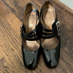 Carel Paris black shoes size 38 patent in good condition